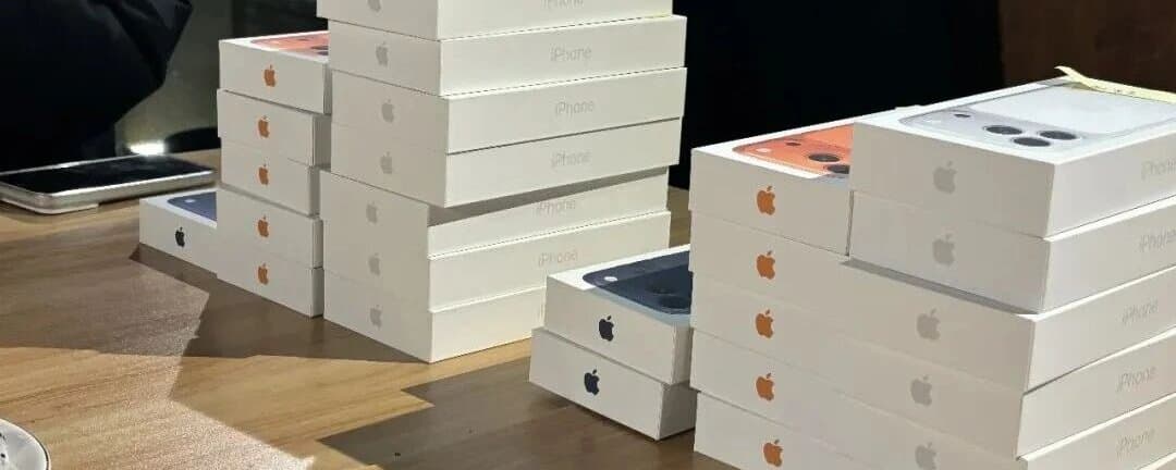 给公司全员送了iPhone 17 Pro Max，也分享下我在AI时代创业的10条感悟。